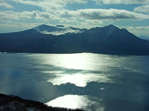 逆光の樽前山