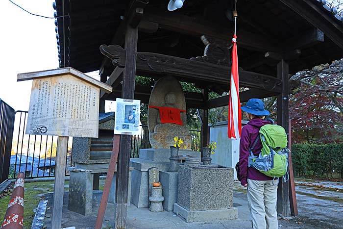 義経地蔵